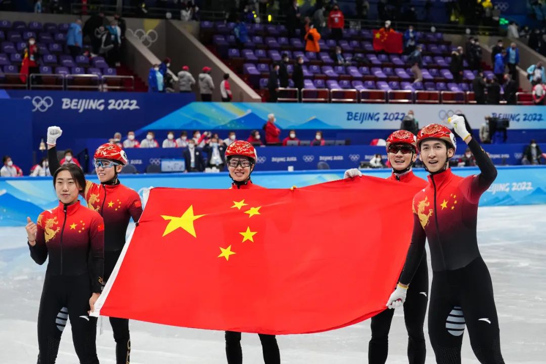 中国体育报：全力以赴 一起向未来——构建冰雪产业发展新蓝图